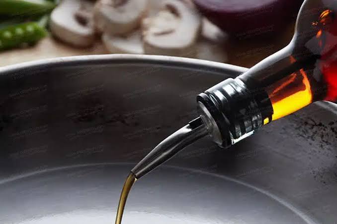 تصویر 2 از روغن کنجد طبیعی با عطر و طعم ملایم